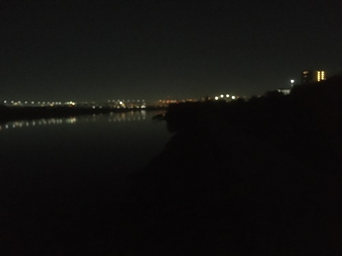 鹿浜橋下流の夜の公園画像